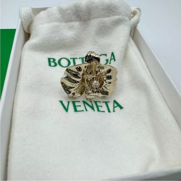 Bottega Veneta Gold Flower Brooch - Picture 3 of 11